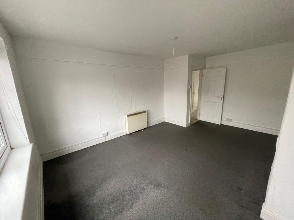 Lot: 152 - VACANT TWO-BEDROOM FLAT - Bedroom one